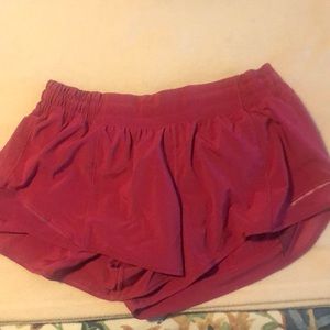 Lululemon Hotty Hot 2.5” Sz 8